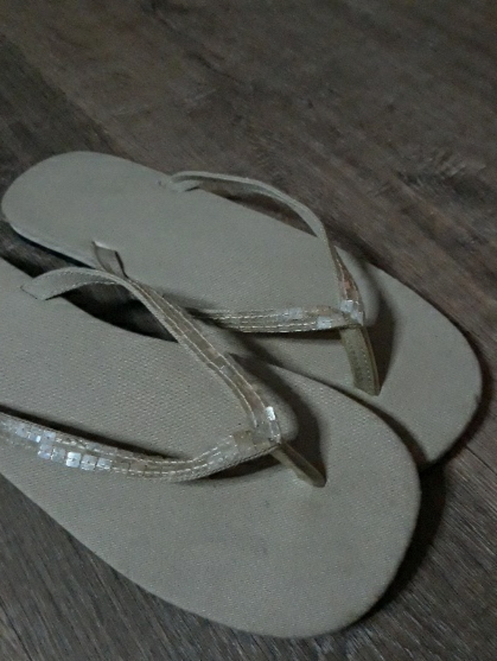 GAP Women’s Flip Flop Sandals in Light Gray